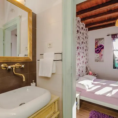 Beautiful Home In Preko With 2 Bedrooms, Sauna And Internet * Preko
