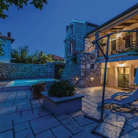Beautiful Home In Preko With 2 Bedrooms, Sauna And Internet * Preko