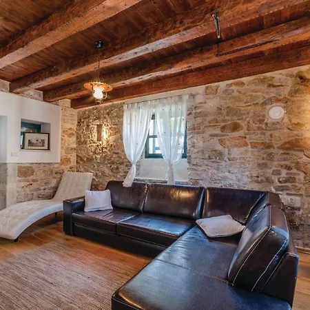 Beautiful Home In Preko With 2 Bedrooms, Sauna And Internet Preko